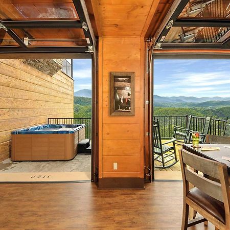 Vila Skyview Mansion:13Bdrm, 17Bath, Sleeps 70, Indoor Pool, Amazing Views Pigeon Forge Exteriér fotografie