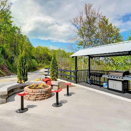 Vila Skyview Mansion:13Bdrm, 17Bath, Sleeps 70, Indoor Pool, Amazing Views Pigeon Forge Exteriér fotografie